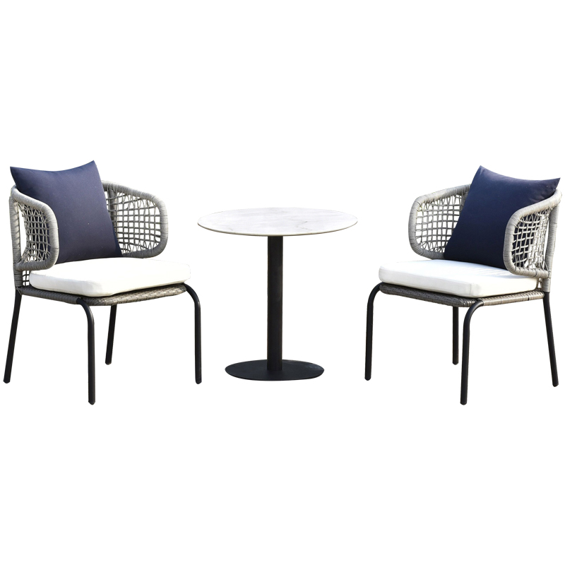 イタリアデザインのバルコニーテーブルと椅子のセット、カフェ、 - Outdoor Furniture Italian のレビューと価格